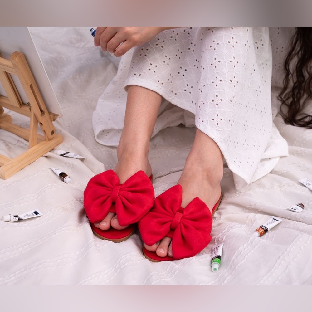 Red bow sandals ♥️
